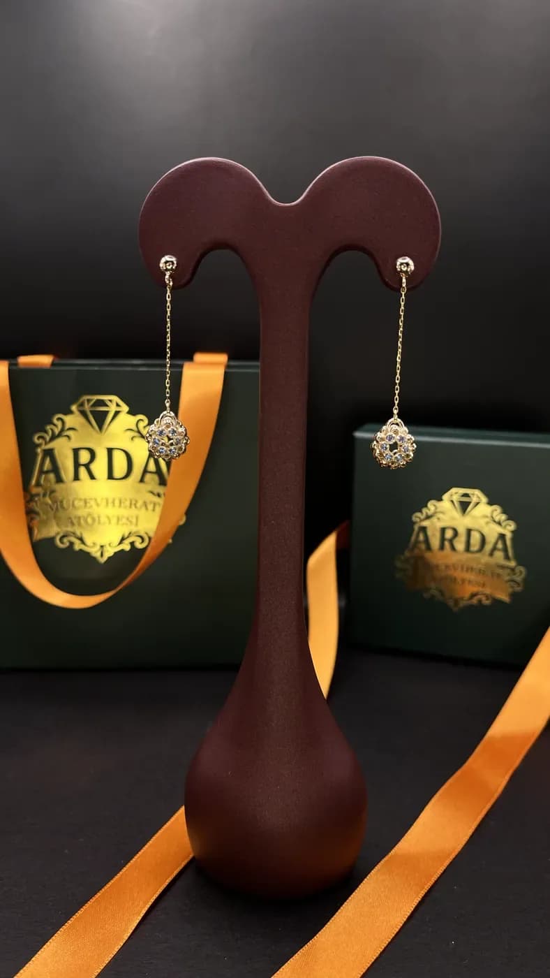 Asimetrik Sallantılı Küpe
