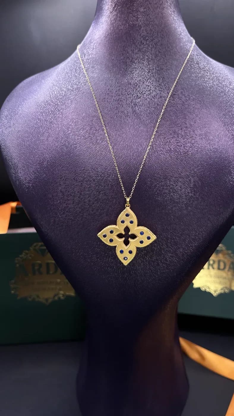 Dört Yapraklı Motif Kolye