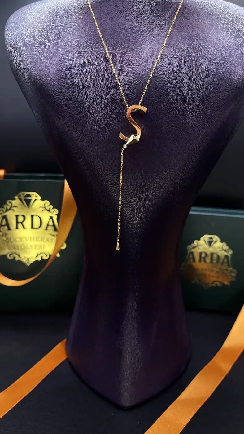 S Harfli Sarkıtlı Kolye