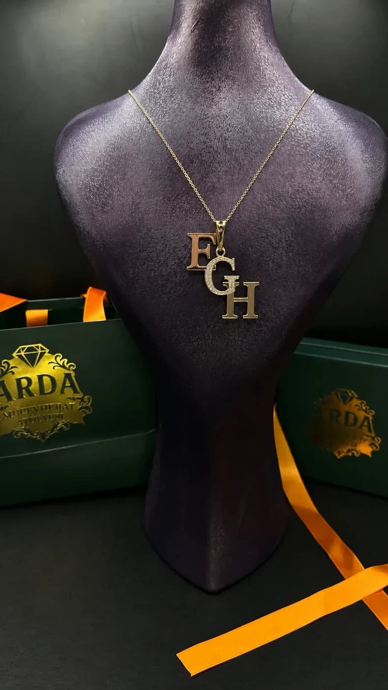 Üç Harfli Monogram Kolye